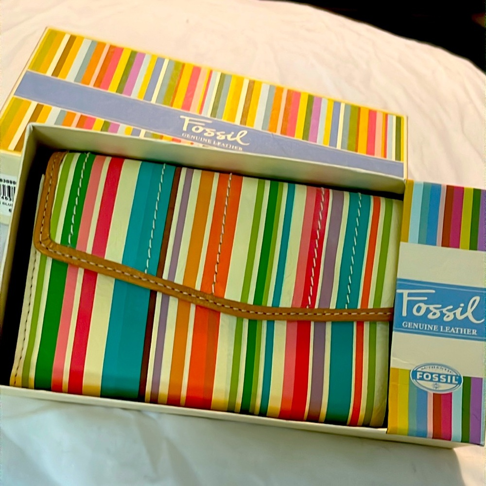 NWT Fossil wallet. Pastel stripe genuine leather. Originally $42 Macys. Clutch.